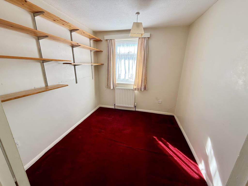Lot: 178 - THREE-BEDROOM END-TERRACE HOUSE - Bedroom three